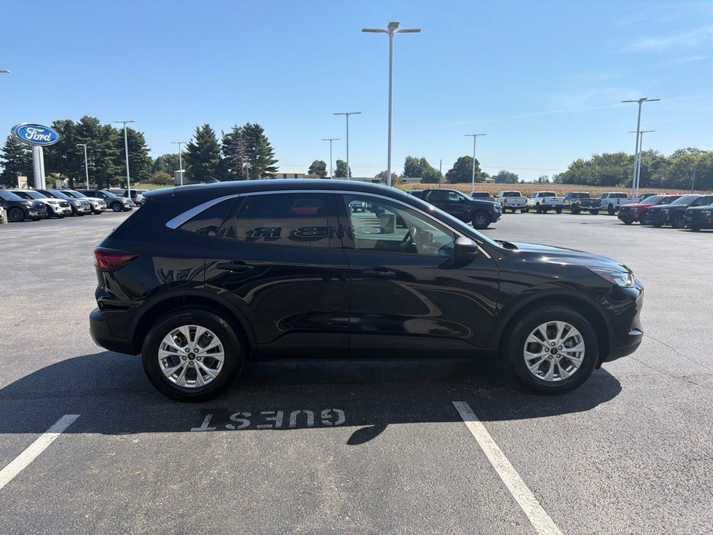 Used 2023 Ford Escape Active AWD/4WD image 5