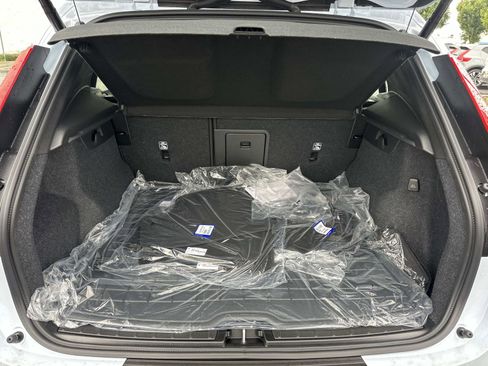 New 2026 Volvo XC40 B5 Plus w/ Protection Package Premier image 18