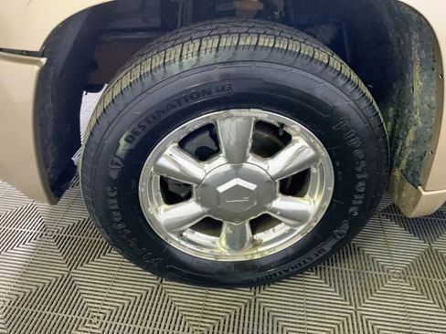 Used 2004 GMC Envoy SLE AWD/4WD image 9