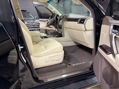 Used 2015 Lexus GX 460 w/ Premium Package AWD/4WD image 25