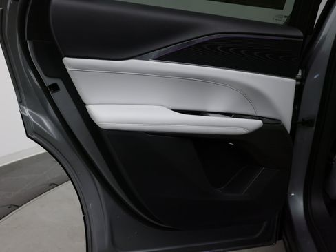 Used 2024 Cadillac Lyriq Luxury RWD image 27