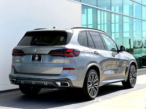 New 2026 BMW X5 xDrive40i w/ M Sport Package AWD/4WD image 4