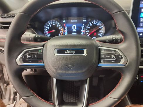 Used 2025 Jeep Compass Trailhawk AWD/4WD image 22
