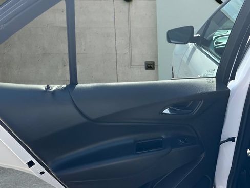 Used 2018 Chevrolet Equinox LT FWD image 14
