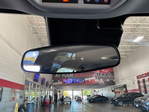 Used 2025 Chevrolet Trax LT FWD image 19