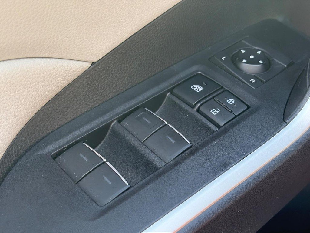 Used 2025 Toyota RAV4 XLE FWD image 21