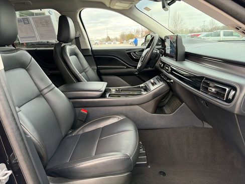 Used 2025 Lincoln Aviator AWD image 12