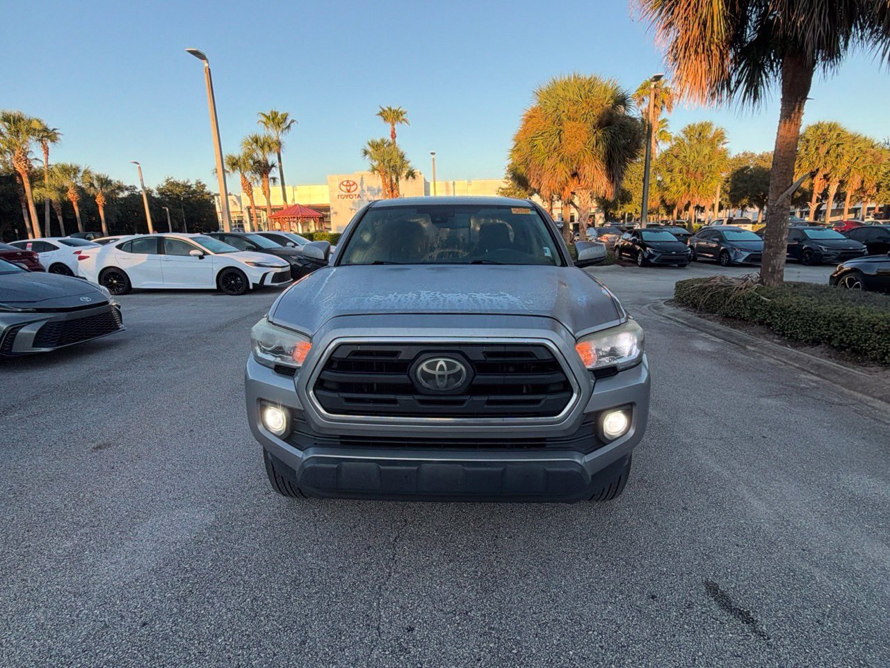 Used 2018 Toyota Tacoma SR5 RWD image 5