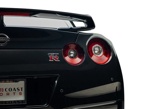 Used 2021 Nissan GT-R Premium AWD/4WD image 13