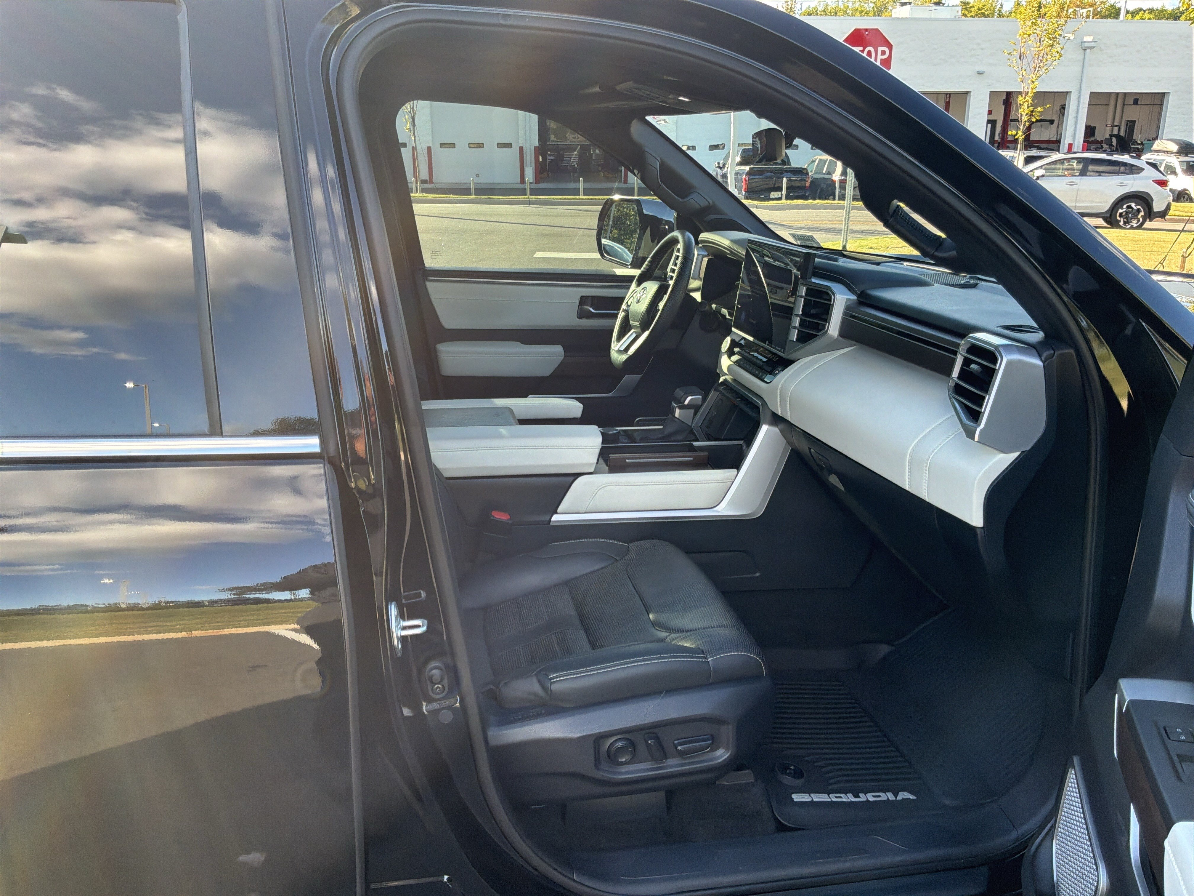 Used 2024 Toyota Sequoia Capstone AWD/4WD image 34