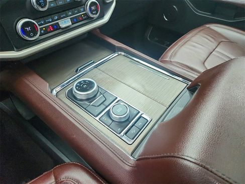 Used 2023 Ford Expedition Limited image 16
