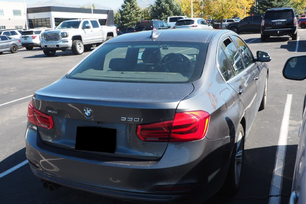 Used 2017 BMW 330i xDrive Sedan AWD/4WD image 4