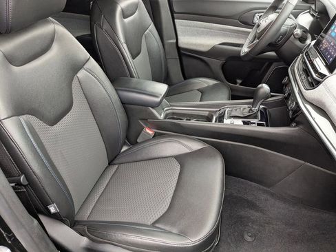 Used 2025 Jeep Compass Latitude w/ Sun & Sound Group image 33