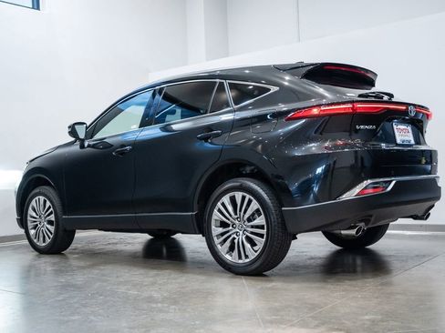 Used 2024 Toyota Venza XLE AWD/4WD image 7