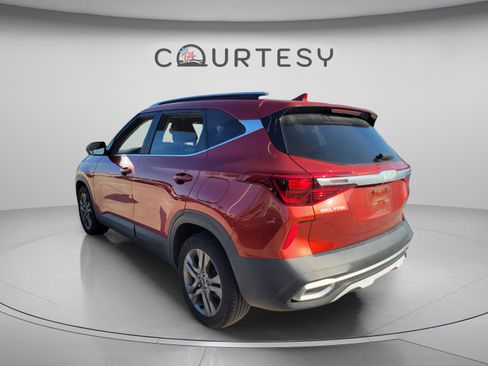 Used 2022 Kia Seltos S FWD image 2