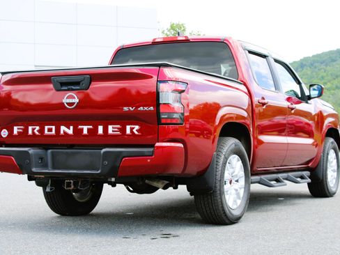 Used 2022 Nissan Frontier SV w/ Technology Package AWD/4WD image 9