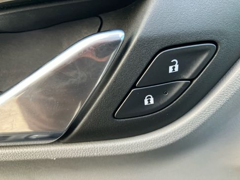 Used 2023 GMC Terrain SLE w/ Driver Convenience Package image 12