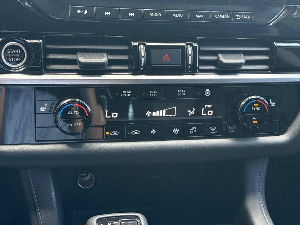 Used 2023 Nissan Pathfinder SL AWD/4WD image 29