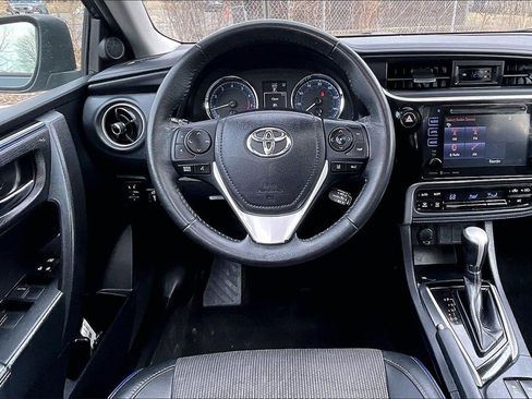 Used 2017 Toyota Corolla SE w/ SE Premium Package image 5