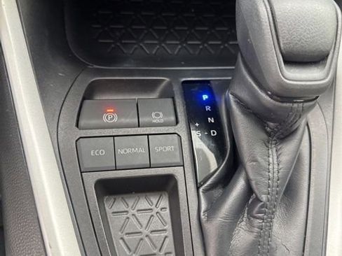 Used 2022 Toyota RAV4 XLE w/ Convenience Package FWD image 14