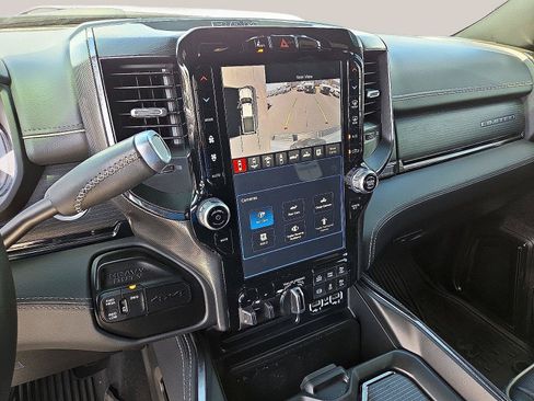 Used 2024 RAM 2500 Limited AWD/4WD image 17