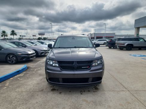 Used 2020 Dodge Journey SE w/ Blacktop Package FWD image 2