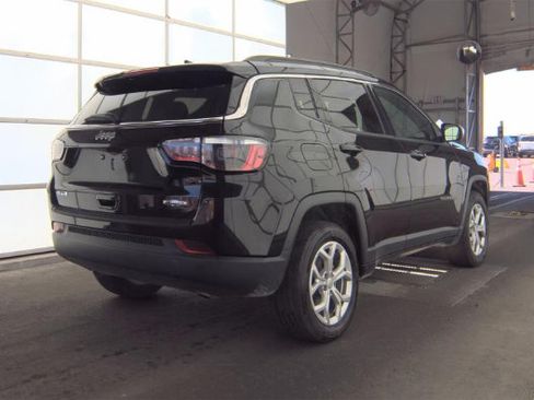 Used 2024 Jeep Compass Latitude AWD/4WD image 5
