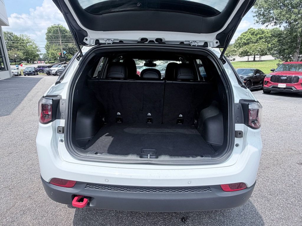 Used 2025 Jeep Compass Trailhawk AWD/4WD image 9