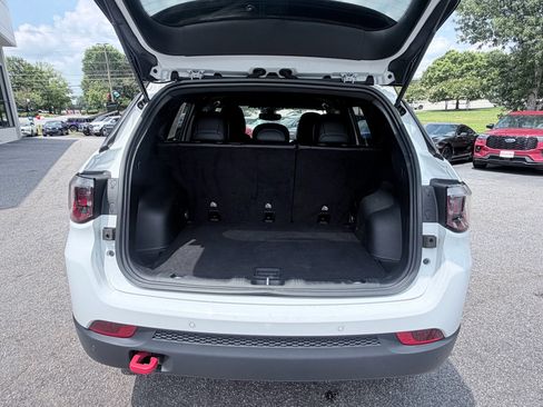 Used 2025 Jeep Compass Trailhawk AWD/4WD image 9