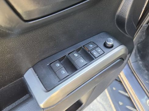 Used 2017 Toyota Tacoma SR5 w/ Tow Package RWD image 14