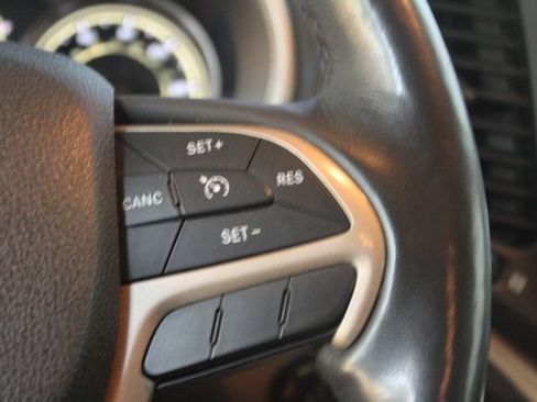 Used 2015 Jeep Cherokee Latitude w/ Cold Weather Group AWD/4WD image 17