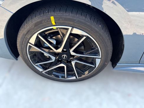 New 2025 Nissan Sentra SR w/ SR Premium Package image 12