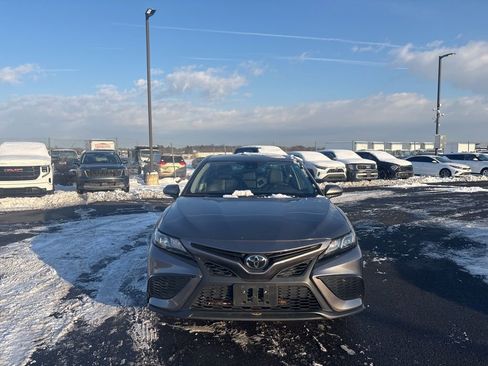 Used 2024 Toyota Camry SE image 8