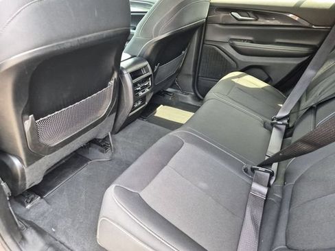 Used 2023 Jeep Grand Cherokee Laredo AWD/4WD image 24