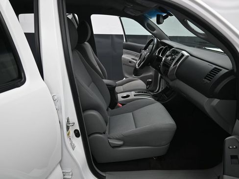 Used 2012 Toyota Tacoma 4x4 Double Cab w/ SR5 Pkg image 30