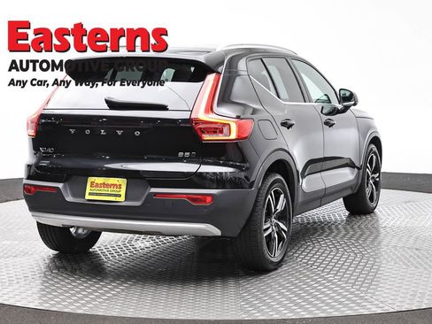 Used 2023 Volvo XC40 B5 Plus AWD/4WD image 5