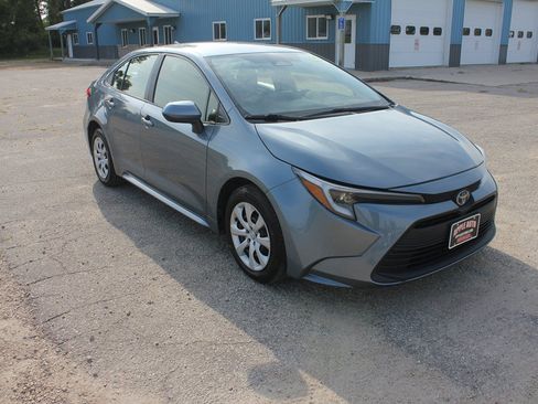 Used 2023 Toyota Corolla LE FWD image 3