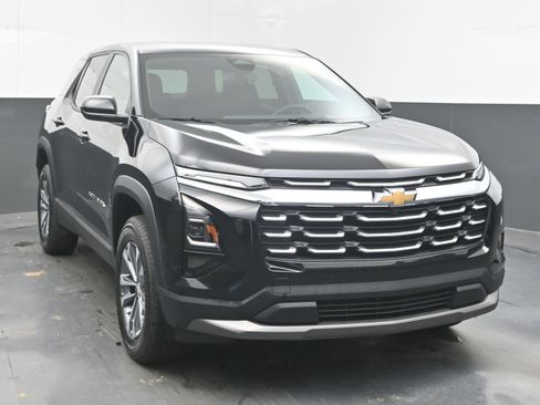 Used 2026 Chevrolet Equinox LT FWD image 3