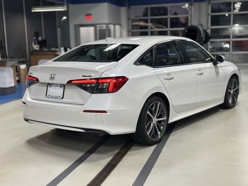 Used 2022 Honda Civic Touring image 4
