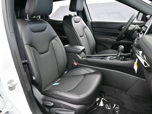 New 2026 Jeep Compass Latitude image 38