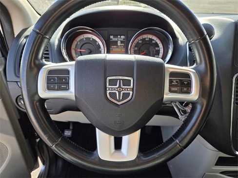 Used 2018 Dodge Grand Caravan SE w/ Rear Park Assist Package image 15