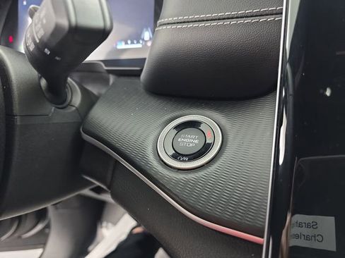 Used 2023 Jeep Grand Cherokee L Laredo image 38