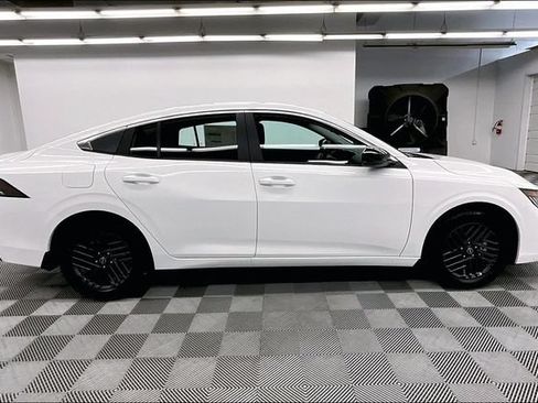 New 2026 Nissan Sentra SV w/ SV Convenience Package FWD image 19