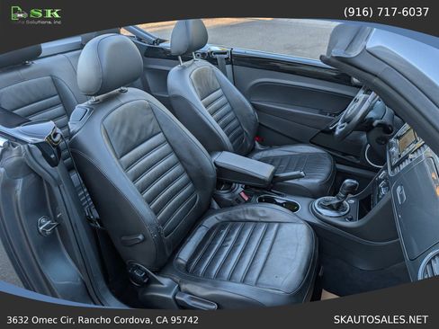 Used 2013 Volkswagen Beetle 2.0T FWD image 28