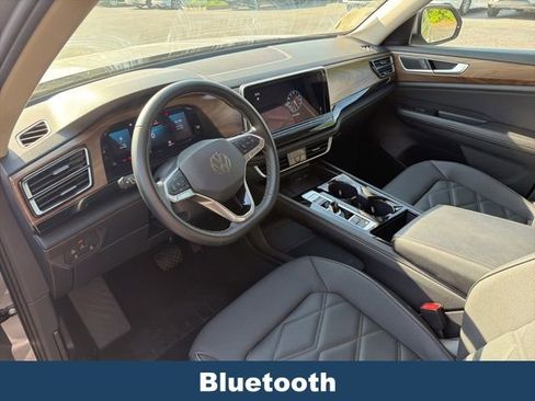 Used 2025 Volkswagen Atlas SE image 4
