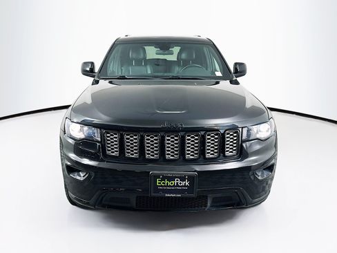 Used 2021 Jeep Grand Cherokee Laredo X AWD/4WD image 2