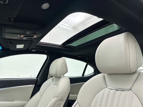 Used 2025 Genesis G70 3.3T Advanced image 4