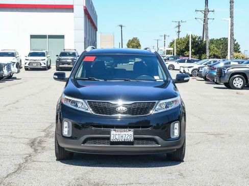 Used 2014 Kia Sorento LX w/ Premium Package FWD image 2