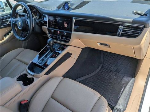 Used 2025 Porsche Macan AWD/4WD image 23