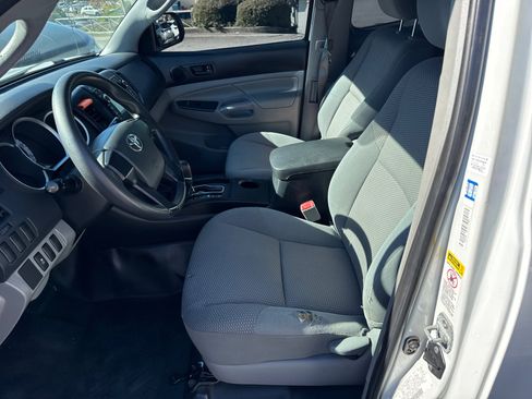 Used 2013 Toyota Tacoma 2WD Access Cab image 9